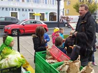 Einkauf am Wochenmarkt (1c)