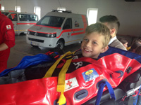 Besuch beim Roten Kreuz und der Feuerwehr
